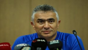 Kasımpaşa'da teknik direktörlük görevine Mehmet Altıparmak getirildi