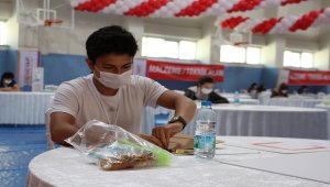 Kastamonu'da Deneyap Teknoloji Atölyesi'ne girmek isteyen gençler ter döktü