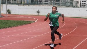 Kaybettiği babasına verdiği sözü tutmak için azimle koşuyor 