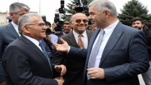 Kayseri siyaseti ısınıyor! Çelik Başkan'dan Memduh Büyükkılıç'a, 'Kimse üzerindeki zırha güvenmesin'