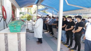 Kazada hayatını kaybeden 5 kişilik gurbetçi aile Hatay'da defnedildi