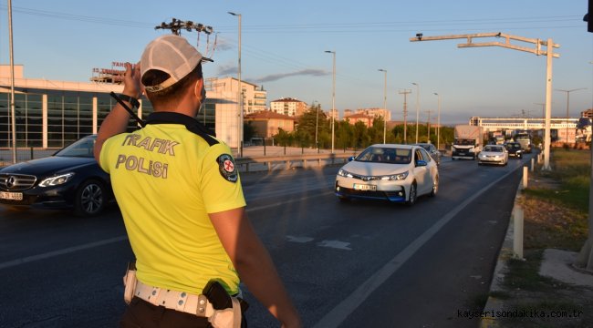 "Kilit kavşak" Kırıkkale'de uzun araç kuyruğu oluştu