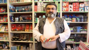 Kırtasiyeciden "tarihe not düşen" dolma kalem koleksiyonu
