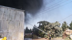 Kocaeli'de tır servisinde çıkan yangın söndürüldü
