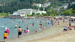 Kocaeli'deki mavi bayraklı plajlarda bayram tatili yoğunluğu