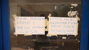 Komşularını uyarmak için "Kapıyı açık bırakanın evine hırsız girsin. Amin" yazısı astı
