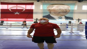 Koronavirüsü yenen Boks Milli Takımı'nın başantrenörü Dumlupınar antrenmanlarda temkinli
