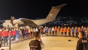 Lübnan'a tıbbi yardım malzemeleri getiren TSK'ya ait A400M tipi uçak Beyrut'a indi.