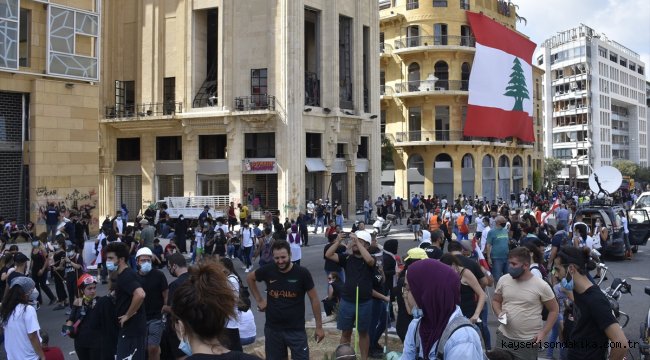  Lübnanlılar, Beyrut Limanı'ndaki patlamadan sorumlu tuttukları yetkilileri protesto etti