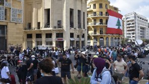  Lübnanlılar, Beyrut Limanı'ndaki patlamadan sorumlu tuttukları yetkilileri protesto etti