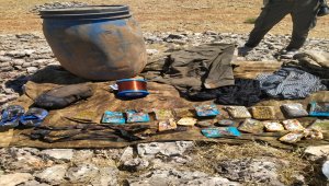 Mardin'de terör örgütü PKK'ya ait mühimmat ve yaşam malzemesi ele geçirildi
