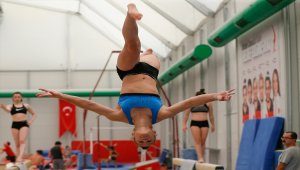 Milli cimnastikçi Nazlı Savranbaşı, yarışmaları bekliyor