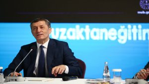Milli Eğitim Bakanı Selçuk: "(Uzaktan eğitim çalışmaları) Canlı sınıfla ilgili imkanlarımızı başlangıca göre bu süreçte asgari 10-12 kat artırıyoruz."