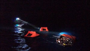 Muğla'da Türk kara sularına geri itilen 83 sığınmacı kurtarıldı