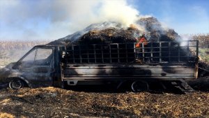 Osmaniye'de seyir halindeki saman yüklü kamyonette yangın