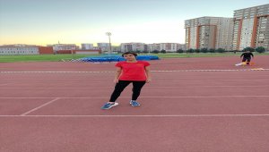 Özel sporcu Havva Elmalı, ürettiği bilekliği Cumhurbaşkanı Erdoğan'ın torununa hediye etmek istiyor