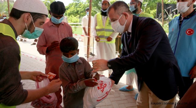 Pakistan'da kurban hisseleri ihtiyaç sahiplerine ulaştırıldı