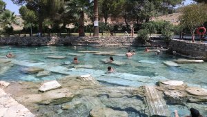 Pamukkale'de bayram yoğunluğu yaşanıyor
