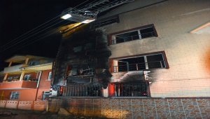 Sakarya'da 4 katlı binada çıkan yangın söndürüldü