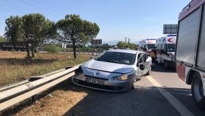 Sakarya'da otomobiller kavşakta çarpıştı: 5 yaralı