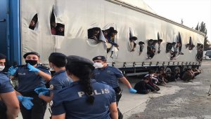 Samsun'da bir tırın dorsesinde çok sayıda düzensiz göçmen yakalandı