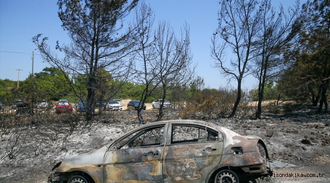 Seferihisar'daki otluk yangınında hasar gören araçlar kaldırılıyor