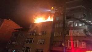 Şişli'de gecekondudan 3 binaya sirayet eden yangın söndürüldü