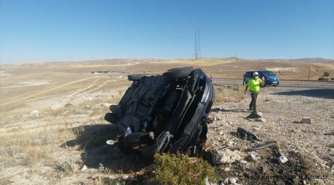 Sivas'ta otomobil devrildi: 1 ölü, 2 yaralı