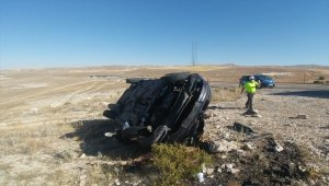 Sivas'ta otomobil devrildi: 1 ölü, 2 yaralı