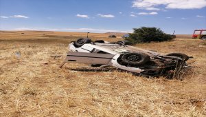 Sivas'ta otomobil devrildi: 1 ölü, 4 yaralı