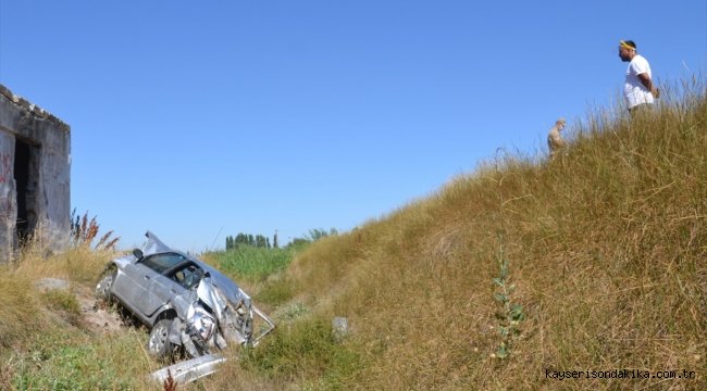 Sivas'ta otomobil şarampole devrildi: 4 yaralı
