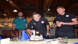 Sivasspor'da yeni transfer Jorge Felix'e sürpriz doğum günü kutlaması

