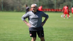 Sivasspor Teknik Direktörü Çalımbay: "Milli takımda bizden birilerinin olması gerekiyordu"
