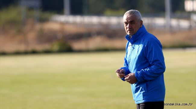 Sivasspor Teknik Direktörü Rıza Çalımbay: "İyi bir takım kurmamız gerekiyor"