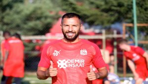 Sivassporlu futbolcu Yasin Öztekin: "Kendimi gerçekten çok iyi hissediyorum"