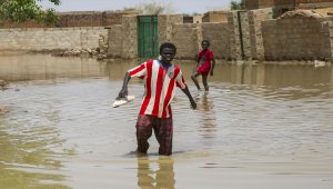 Sudan'da Nil Nehri'nde suların yükselmesi sonucu yüzlerce ev yıkıldı