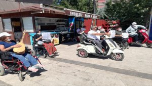 Tokat'ta engelliler koronavirüs tedbirlerine uymayanları protesto etti