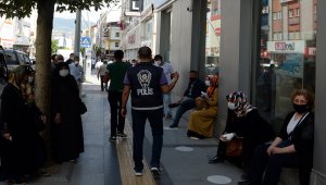 Tokat'ta polis maske ve sosyal mesafe denetimi yaptı 