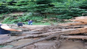 Trabzon'da heyelan nedeniyle ulaşıma kapanan yollar açıldı