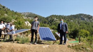 TÜBİTAK Başkanı Mandal'dan evinin elektriğini üreten öğrenciye ziyaret 
