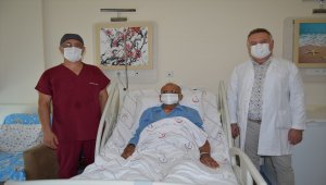 Tümörlü akciğer operasyonla temizlendikten sonra yerine nakledildi
