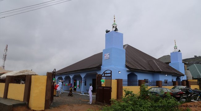 Türk hayırseverin Nijerya'da yaptırdığı cami dualarla açıldı
