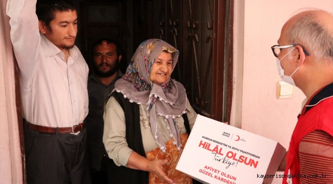 Türk Kızılay Kayseri'de kurban eti dağıttı