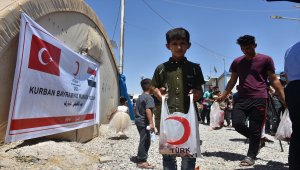 Türk Kızılay Kerkük'te 550 göçmen aileye kurban eti dağıttı