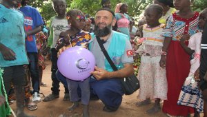 Türkiye kurban yardımıyla Mali'deki ihtiyaç sahiplerinin yüzünü güldürdü
