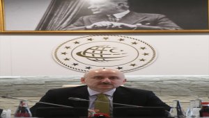 Ulaştırma ve Altyapı Bakanı Karaismailoğlu, İranlı mevkidaşı Eslami ile görüştü
