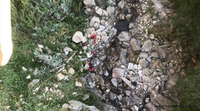 Uludağ'da kayalıklardan düşerek yaralanan kişi, helikopterle kurtarıldı