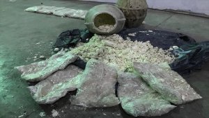 Van'da otlu peynir dolu bidonda 15 kilo eroin bulundu
