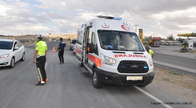 Yozgat'ta refüje devrilen otomobildeki 1 kişi öldü, 1 kişi yaralandı 