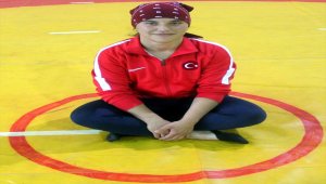 Zayıflamak için güreşe başladı, milli takıma kadar yükseldi